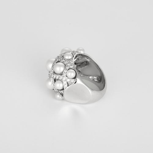 Bague 50.5 Chanel - Baroque - Bague dôme en or blanc, diamants : 0,80 carat et perles 58 Facettes DV32151-1