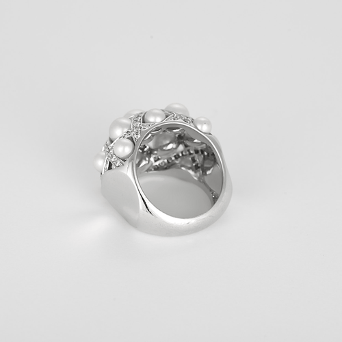 Bague 50.5 Chanel - Baroque - Bague dôme en or blanc, diamants : 0,80 carat et perles 58 Facettes DV32151-1