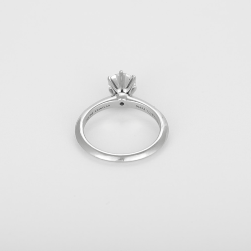 TIFFANY - Bague solitaire en platine et diamant 0.90 carat