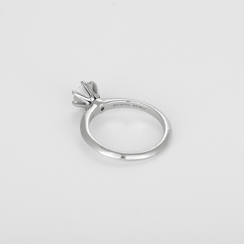 TIFFANY - Bague solitaire en platine et diamant 0.90 carat