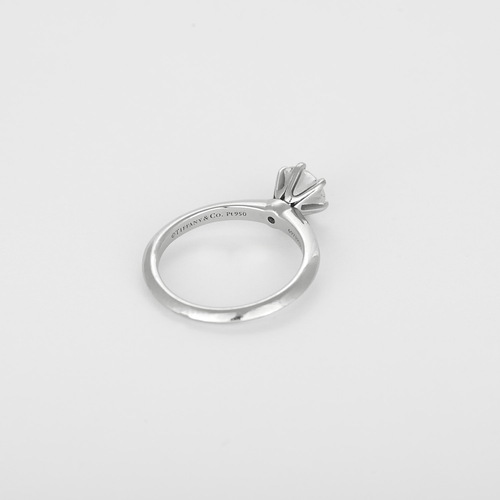 TIFFANY - Bague solitaire en platine et diamant 0.90 carat