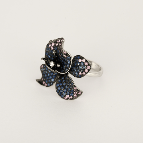 Bague 53 Élégante bague en or blanc 18K (750 millièmes) à motif d’orchidée, saphirs et diamants 58 Facettes DV0156-7