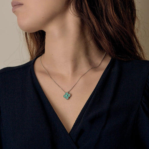 Van Cleef & Arpels - Holiday Pendant 2022 - Rare Collier Alhambra Vintage en or blanc, diamant, porcelaine de Sévres turquoise 58 Facettes DV32546-1