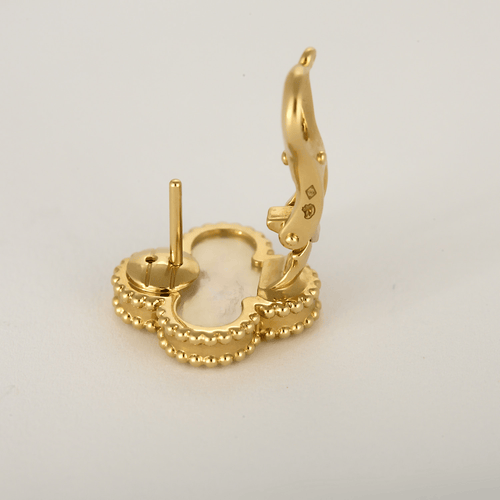 Van Cleef & Arpels Boucles d'oreilles Vintage Alhambra en Or jaune 18k nacre blanche 58 Facettes DV4391-6