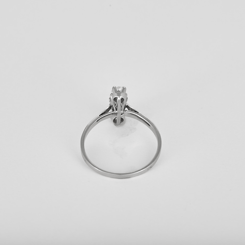 57 Bague en or blanc et diamants : 0,80 carat 58 Facettes DV31672-3