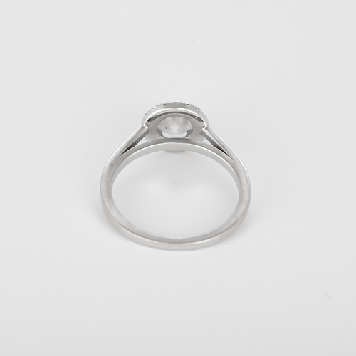 56 Élégante bague Solitaire en or blanc et diamants : 1,14 carat au total 58 Facettes DV32101-1