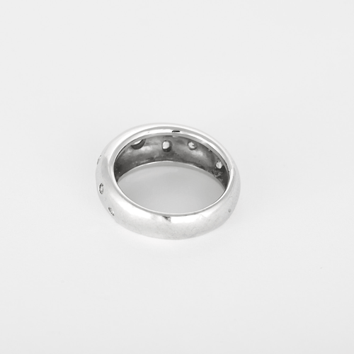 53 Bague jonc bombé en or blanc et diamants 58 Facettes DV0665-11