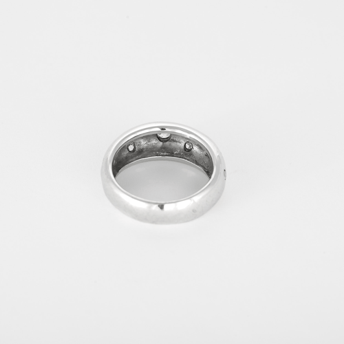 53 Bague jonc bombé en or blanc et diamants 58 Facettes DV0665-11
