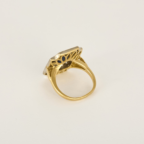 45 Bague en or jaune et or gris, saphirs et diamants. Style Art Déco. 58 Facettes DV26158-14