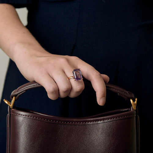 Bague cocktail en or jaune et améthyste