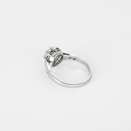49 Bague Solitaire en platine, diamants : 0,70 carat au total 58 Facettes DV26158-20