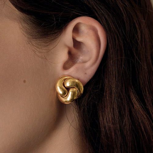 Boucles d'oreilles Clip en or jaune à motif de noeud stylisé 58 Facettes DV32806-2