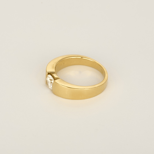 52 Élégante bague jonc en or jaune et diamants : 0,45 carat 58 Facettes DV32524-1