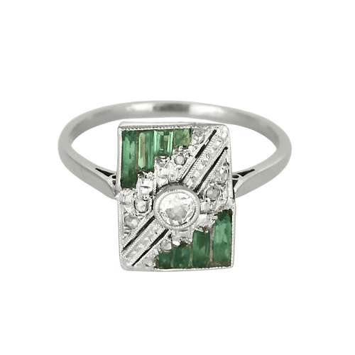 57 Bague en or blanc, platine, émeraudes et diamants 58 Facettes DV16236-11