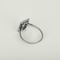57 Bague en or blanc, platine, émeraudes et diamants 58 Facettes DV16236-11