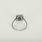 57 Bague en or blanc, platine, émeraudes et diamants 58 Facettes DV16236-11