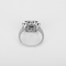 55 Elegante Bague en platine, saphirs de synthèse et diamants. 58 Facettes DV16236-10