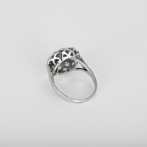 53 Bague marguerite en or blanc, platine et diamants : 1, 05 carat environ 58 Facettes DV32701-1