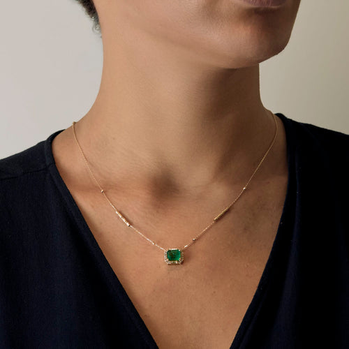 Élégant collier en or jaune, émeraude : 2,85 carats et diamants : 0,26 carat 58 Facettes DV31450-9