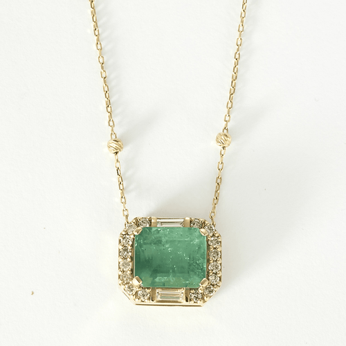 Élégant collier en or jaune, émeraude : 2,85 carats et diamants : 0,26 carat 58 Facettes DV31450-9