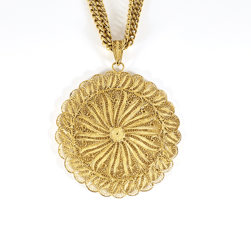 Collier en or jaune à maille gourmette et pendentif filigrané à motif de fleur 58 Facettes DV32806-5