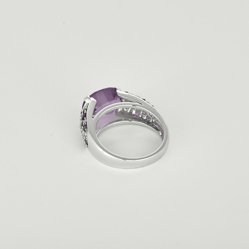 52 Mauboussin - Plaisir d'amour - Bague en or blanc, améthyste et diamants 58 Facettes DV32524-3
