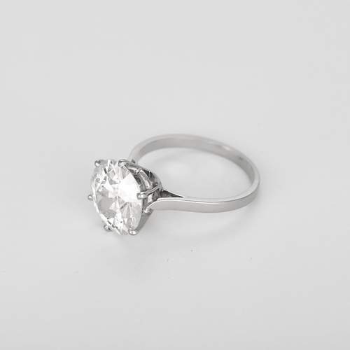 55 Bague solitaire en platine, diamant 5.02 carats environ. 58 Facettes DV32688-1