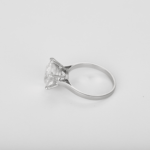 55 Bague solitaire en platine, diamant 5.02 carats environ. 58 Facettes DV32688-1