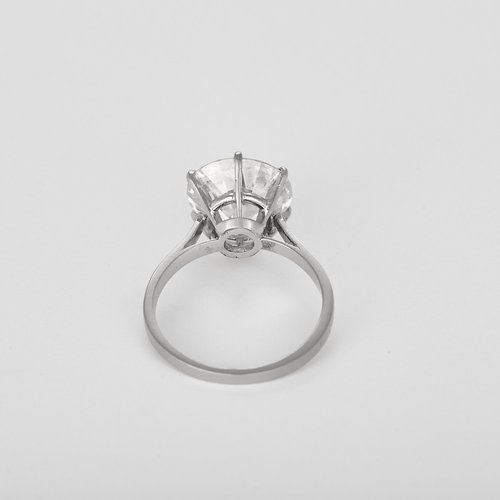 55 Bague solitaire en platine, diamant 5.02 carats environ. 58 Facettes DV32688-1