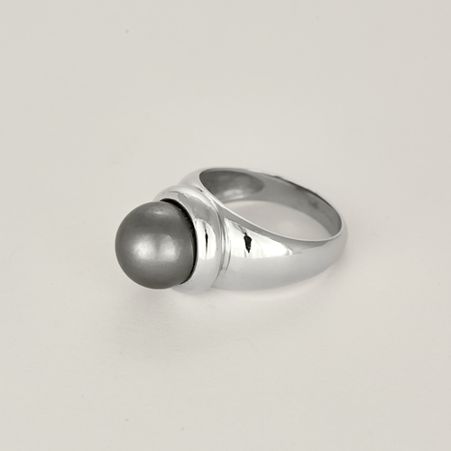 57 Bague en or blanc, perle de culture grise des mers du sud 58 Facettes DV32806-4
