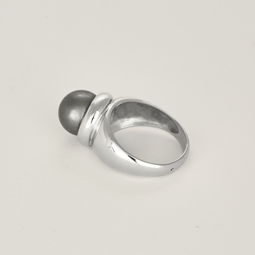 57 Bague en or blanc, perle de culture grise des mers du sud 58 Facettes DV32806-4