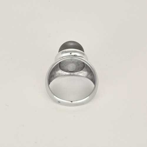 57 Bague en or blanc, perle de culture grise des mers du sud 58 Facettes DV32806-4