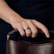 Bague en or gris saphir entourage petits diamants