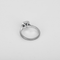 Bague en or gris saphir entourage petits diamants