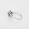 Bague marguerite en or blanc et diamants