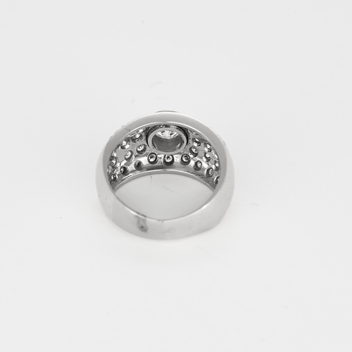 Bague jonc bombée en or blanc et diamants : 2,60 carats