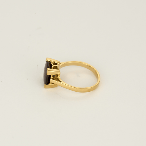 Bague en or jaune et grenat almandin