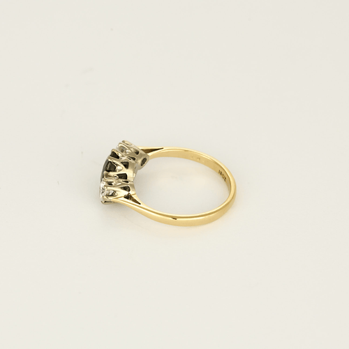 54 Bague en or gris saphir et diamants 58 Facettes DV32808-1
