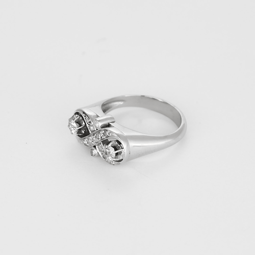 51 Charmante Bague en or gris et diamants. 58 Facettes DV32197-2
