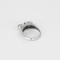Charmante Bague en or gris et diamants.