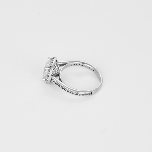 48 Bague en or blanc et diamants : 2,02 carats 58 Facettes DV32673-1