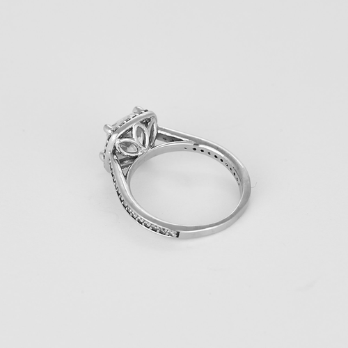 48 Bague en or blanc et diamants : 2,02 carats 58 Facettes DV32673-1