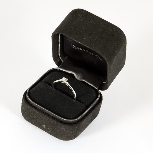 59 Tiffany & Co - Bague solitaire en platine (950 millièmes) 58 Facettes DV33428-1