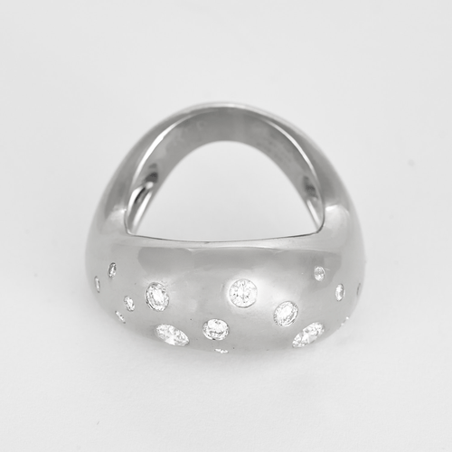 54 FRED - MOUVEMENTÉ - Bague en or blanc et diamants 58 Facettes DV32565-1