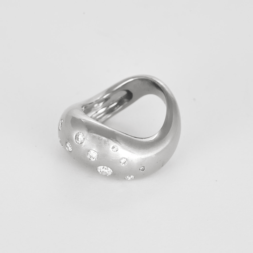 54 FRED - MOUVEMENTÉ - Bague en or blanc et diamants 58 Facettes DV32565-1