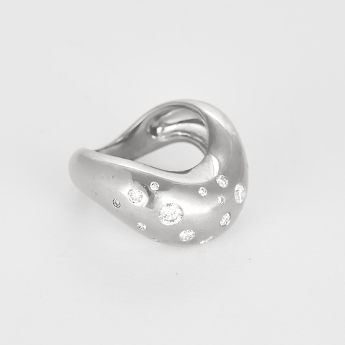 54 FRED - MOUVEMENTÉ - Bague en or blanc et diamants 58 Facettes DV32565-1