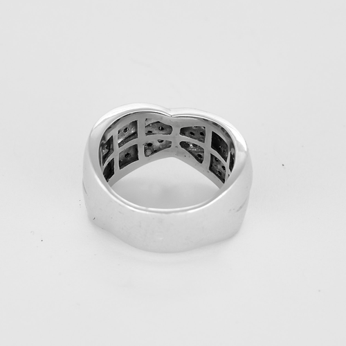 57.5 Bague en or blanc, diamants et diamants noirs 58 Facettes DV32524-2