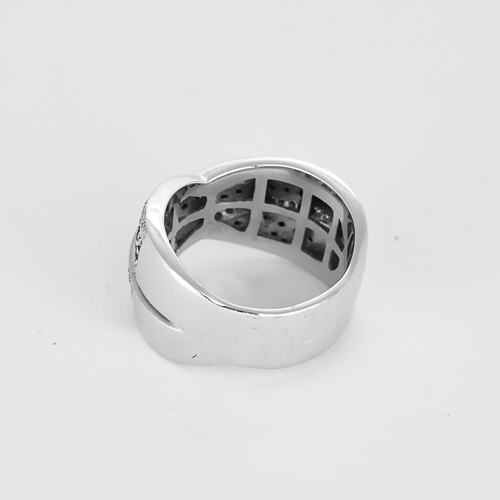 57.5 Bague en or blanc, diamants et diamants noirs 58 Facettes DV32524-2