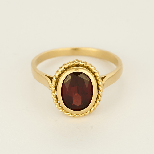 Élégante bague en or jaune et grenat almandin