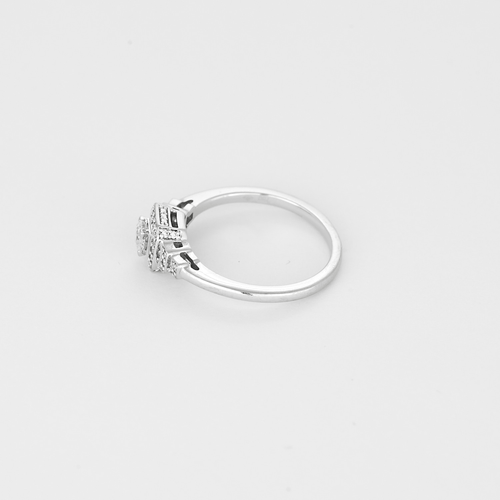 51 MAUBOUSSIN - Un Automne 1930 n°2 - Bague solitaire en or blanc et diamants : 0,22 carat au total 58 Facettes DV33714-1